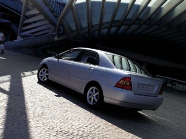 Toyota Corolla ix (e120، e130)، سيدان — منظر خلفي أيسر