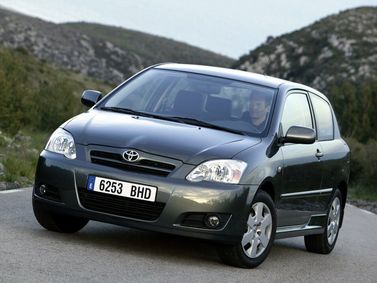Toyota Corolla عملية فيس ليفت IX (E120، E130)، هاتشباك 3 أبواب — منظر أمامي أيمن