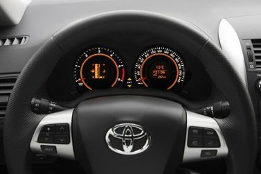 Toyota Corolla فيس ليفت X (E140، E150)، سيدان — لوحة العدادات