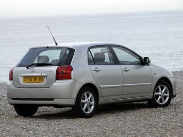 Toyota Corolla عملية فيس ليفت IX (E120، E130)، هاتشباك 5 أبواب — منظر خلفي أيمن