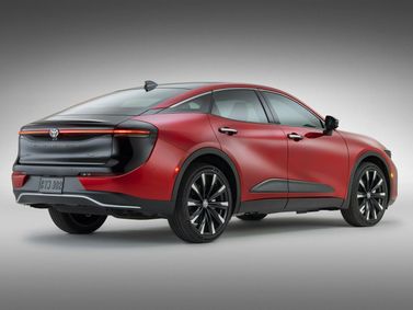 Toyota Crown XVI (S230), Фастбэк Crossover — вид сзади в три четверти