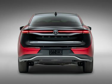 Toyota Crown XVI (S230), Фастбэк Crossover — вид сзади