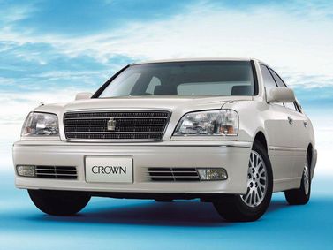 Toyota Crown XI (S170), Седан — вид спереди справа