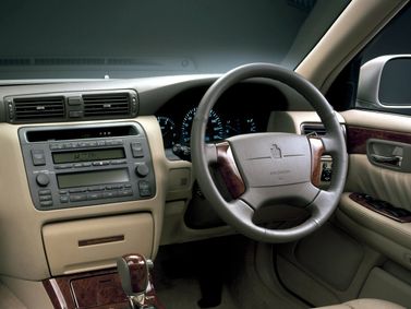 Toyota Crown XI (S170), Седан — место водителя