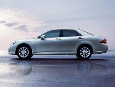 Toyota Crown XIII (S200), Седан — вид слева