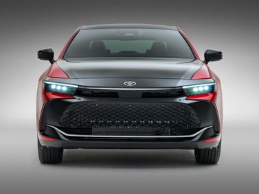 Toyota Crown XVI (S230), Фастбэк Crossover — вид спереди