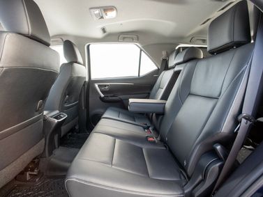 Toyota Fortuner فيس ليفت الثاني، دفع رباعي 5 أبواب — المقاعد الخلفية