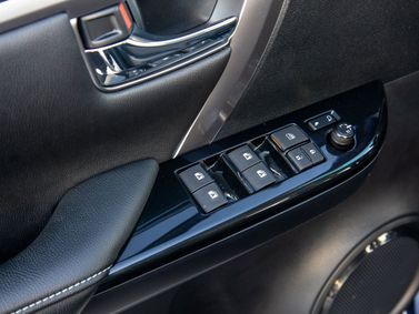 Toyota Fortuner فيس ليفت الثاني، دفع رباعي 5 أبواب — تفصيل داخلي