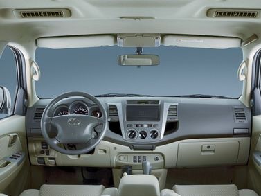 Toyota Fortuner أنا فيس ليفت، دفع رباعي 5 أبواب — منطقة السائق