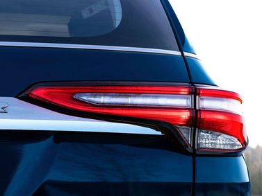 Toyota Fortuner فيس ليفت الثاني، دفع رباعي 5 أبواب — المصباح الخلفي