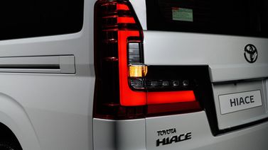 Toyota HiAce H300، ميني فان — المصباح الخلفي