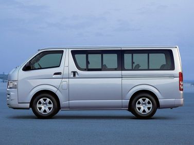 Toyota HiAce H200، ميني فان — منظر من الجانب الأيسر