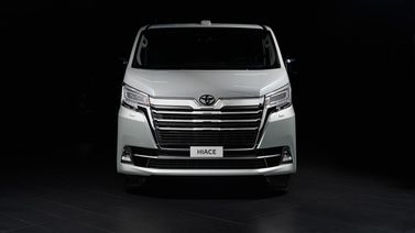 Toyota HiAce H300، ميني فان — منظر أمامي