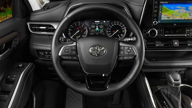 Toyota Highlander IV (U70)، دفع رباعي 5 أبواب — منطقة السائق