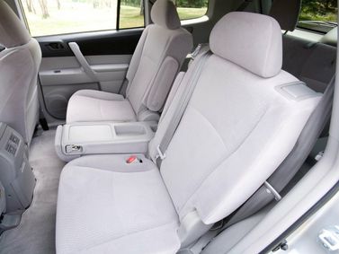 Toyota Highlander II (U40)، دفع رباعي 5 أبواب — المقاعد الخلفية
