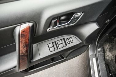Toyota Highlander II (U40) Рестайлинг, Внедорожник 5 дв. — деталь интерьера