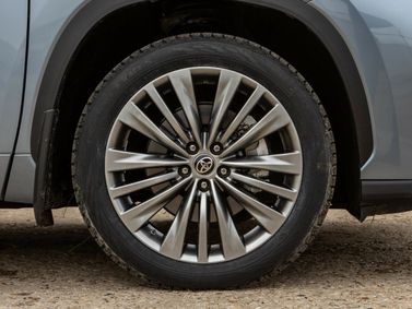 Toyota Highlander IV (U70)، دفع رباعي 5 أبواب — جنط العجلة