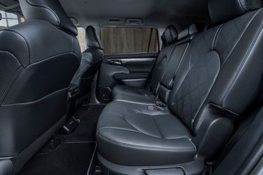 Toyota Highlander IV (U70)، دفع رباعي 5 أبواب — المقاعد الخلفية