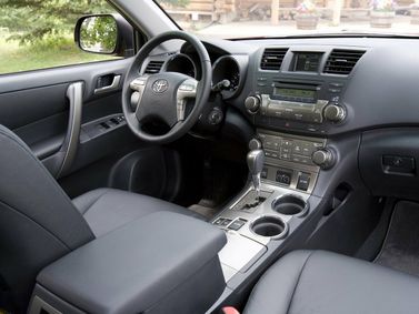 Toyota Highlander II (U40)، دفع رباعي 5 أبواب — منطقة السائق