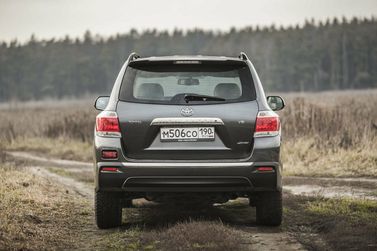 Toyota Highlander II (U40) Рестайлинг, Внедорожник 5 дв. — вид сзади