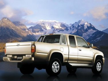 Toyota Hilux فيس ليفت السادس، بيك أب بكابينة ونصف Xtra Cab — منظر خلفي أيمن