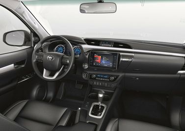 Toyota Hilux ثامناً، بيك أب بكابينة مزدوجة — لوحة القيادة