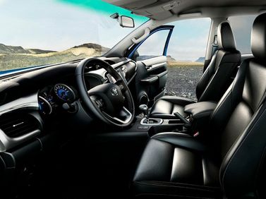 Toyota Hilux ثامناً، بيك أب بكابينة مزدوجة — منطقة السائق