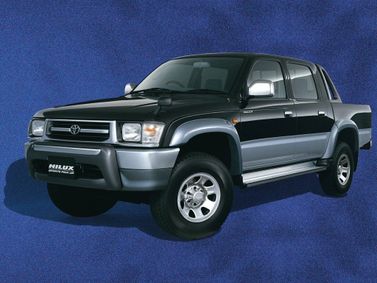 Toyota Hilux سادساً، بيك أب بكابينة مزدوجة Double cab — منظر أمامي أيسر