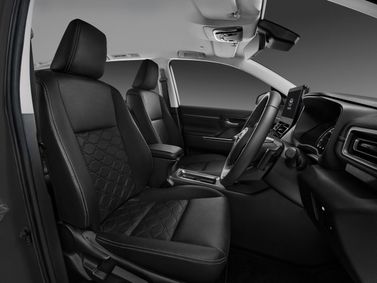 Toyota Innova ثالثًا، فان مدمج — المقاعد الأمامية
