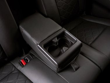 Toyota Innova ثالثًا، فان مدمج — المقاعد الخلفية