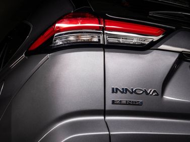 Toyota Innova ثالثًا، فان مدمج — المصباح الخلفي