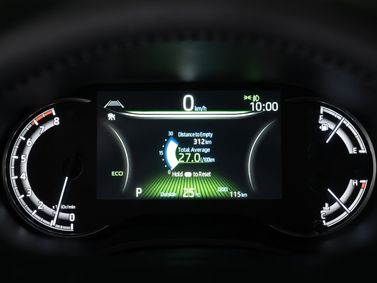 Toyota Innova ثالثًا، فان مدمج — لوحة العدادات