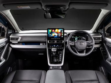 Toyota Innova ثالثًا، فان مدمج — لوحة القيادة