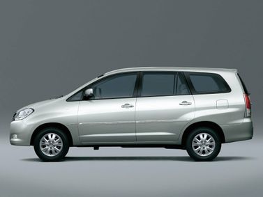 Toyota Innova I، فان مدمج — منظر من الجانب الأيسر