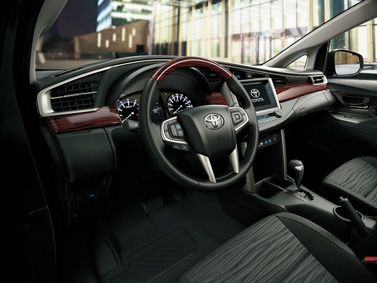 Toyota Innova ثانياً، فان مدمج — منطقة السائق