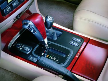 Toyota Land Cruiser السلسلة 100، دفع رباعي 5 أبواب — محدد ناقل الحركة