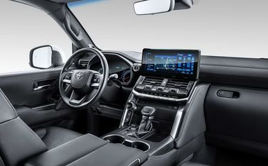 Toyota Land Cruiser السلسلة 300، دفع رباعي 5 أبواب — منطقة السائق