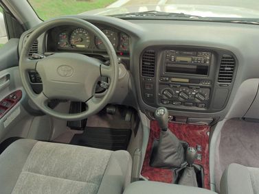 Toyota Land Cruiser السلسلة 100، دفع رباعي 5 أبواب — لوحة القيادة