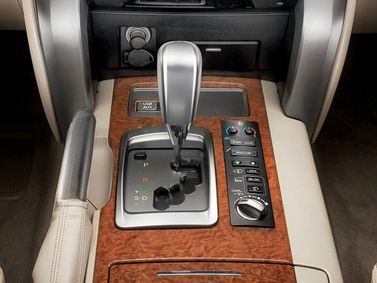 Toyota Land Cruiser 200 Series 200 Series Facelift 1، دفع رباعي 5 أبواب — محدد ناقل الحركة