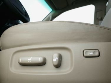 Toyota Land Cruiser السلسلة 200، دفع رباعي 5 أبواب — تفصيل داخلي