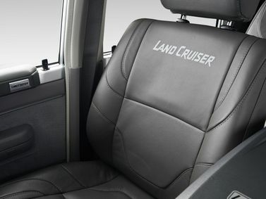 Toyota Land Cruiser 70 Series 70 Series Facelift 2، دفع رباعي 5 أبواب 78 — المقاعد الأمامية