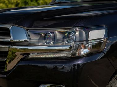 Toyota Land Cruiser 200 Series 200 Series Facelift 2، دفع رباعي 5 أبواب — المصباح الأمامي