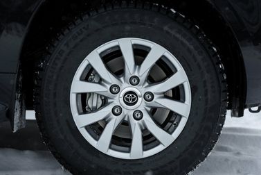 Toyota Land Cruiser 200 Series 200 Series Facelift 2، دفع رباعي 5 أبواب — جنط العجلة