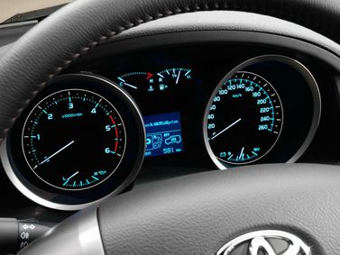 Toyota Land Cruiser السلسلة 200، دفع رباعي 5 أبواب — لوحة العدادات