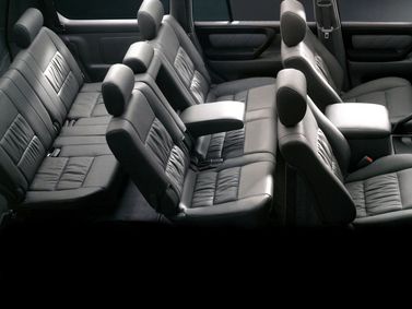 Toyota Land Cruiser 100 Series 100 Series Facelift 2، دفع رباعي 5 أبواب — المقاعد الخلفية