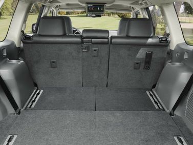 Toyota Land Cruiser Prado السلسلة 150، دفع رباعي 5 أبواب — حجرة الأمتعة