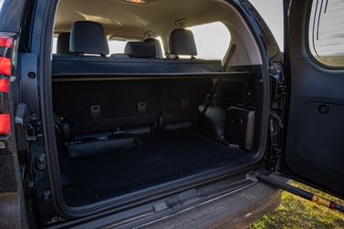 Toyota Land Cruiser Prado 150 Series 150 Series Facelift 2، دفع رباعي 3 أبواب — حجرة الأمتعة