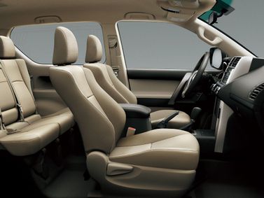 Toyota Land Cruiser Prado السلسلة 150، دفع رباعي 3 أبواب — منظر عام للمقصورة