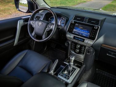 Toyota Land Cruiser Prado 150 Series 150 Series Facelift 2، دفع رباعي 5 أبواب — منطقة السائق