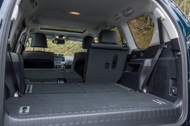 Toyota Land Cruiser Prado 150 Series 150 Series Facelift 2، دفع رباعي 5 أبواب — حجرة الأمتعة